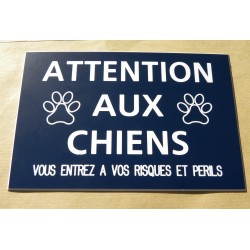 plaque "ATTENTION AUX CHIENS VOUS ENTREZ A VOS RISQUES ET PERILS" bleu marine 2