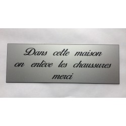 plaque adhésive "Dans cette maison on enlève les chaussures merci" argentée