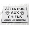 plaque "ATTENTION AUX CHIENS VOUS ENTREZ A VOS RISQUES ET PERILS" blanche