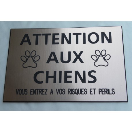plaque "ATTENTION AUX CHIENS VOUS ENTREZ A VOS RISQUES ET PERILS" couleur cuivre