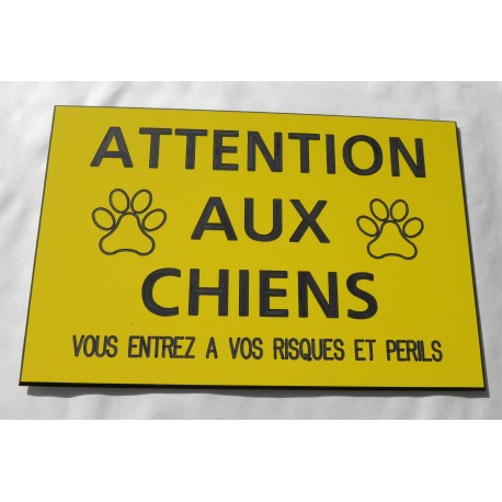 plaque "ATTENTION AUX CHIENS VOUS ENTREZ A VOS RISQUES ET PERILS" jaune