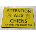 plaque "ATTENTION AUX CHIENS VOUS ENTREZ A VOS RISQUES ET PERILS" jaune