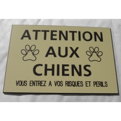 plaque "ATTENTION AUX CHIENS VOUS ENTREZ A VOS RISQUES ET PERILS" ivoire