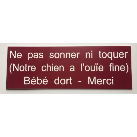 plaque adhésive "Ne pas sonner ni toquer (Notre chien a l’ouïe fine) Bébé dort"
