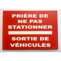 Plaque PRIÈRE DE NE PAS STATIONNER SORTIE DE VÉHICULES rouge