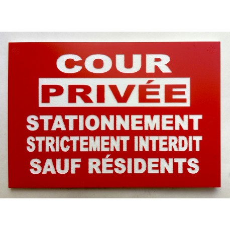 Plaque COUR PRIVÉE STATIONNEMENT STRICTEMENT INTERDIT SAUF RÉSIDENTS rouge