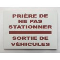 Plaque PRIÈRE DE NE PAS STATIONNER SORTIE DE VÉHICULES blanche et rouge