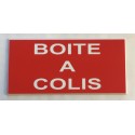 Plaque adhésive "BOITE A COLIS" rouge