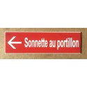plaque adhésive "SONNETTE AU PORTILLON + FLECHE" fond rouge