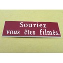 plaque adhésive "souriez vous êtes filmés" bordeau
