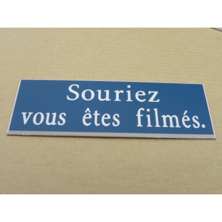 plaque adhésive "souriez vous êtes filmés" bleu