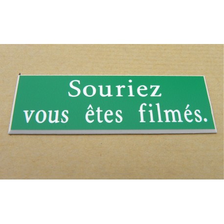 plaque adhésive "souriez vous êtes filmés" verte
