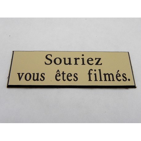 plaque adhésive "souriez vous êtes filmés" ivoire