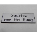 plaque adhésive "souriez vous êtes filmés" argentée