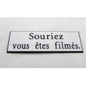 plaque adhésive "souriez vous êtes filmés" blanche