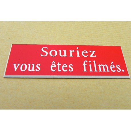 étiquette adhésive "souriez vous êtes filmés" multicolores